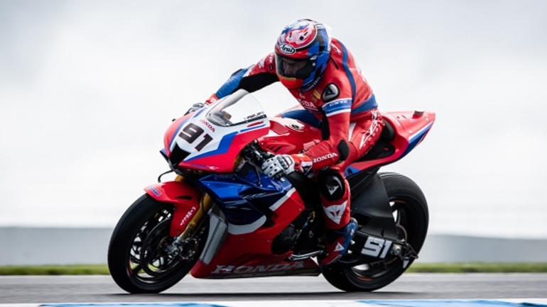 Το νέο Honda CBR1000RR-R στα χέρια του Leon Haslam
