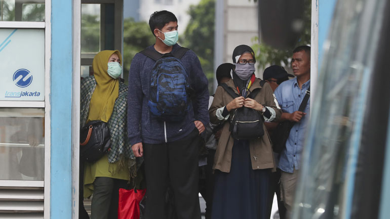 Οι Αρχές της Μαλαισίας αναζητούν 5.000 ανθρώπους που ενδέχεται να εκτέθηκαν στον κορωνοϊό στη διάρκεια θρησκευτικής τελετής