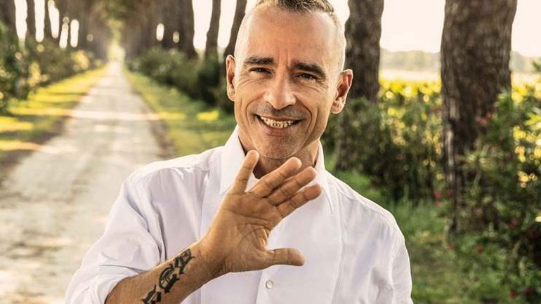 Η δημόσια έκκληση του Eros Ramazzotti στους Ιταλούς για τον κορωνοϊό!