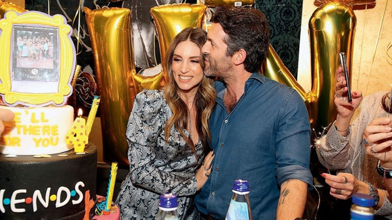 Μέσα στο λαμπερό πάρτι γενεθλίων της Αθηνάς Οικονομάκου