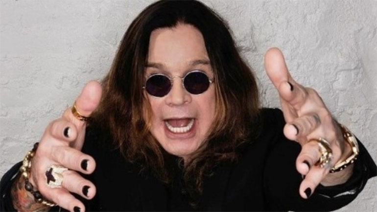 Στο κλιπ του «Ordinary Man», ο Ozzy παρακολουθεί στη μεγάλη οθόνη τη ζωή του