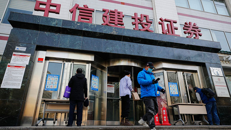 Το Πεκίνο λαμβάνει μέτρα για τη σταθερότητα του εμπορίου