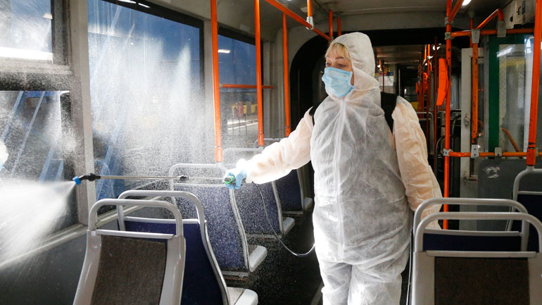 Ουκρανία: Οι Εκκλησίες καλούν τους πιστούς να μην φιλούν τα εικονίσματα – Θα συνεχίσουν να τελούν λειτουργίες