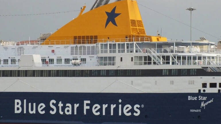 Σε κατ΄ οίκον περιορισμό οι 127 επιβάτες του «Blue Star Μύκονος»