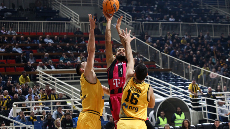 Αναβολή όλων των διοργανώσεών της ανακοίνωσε η FIBA