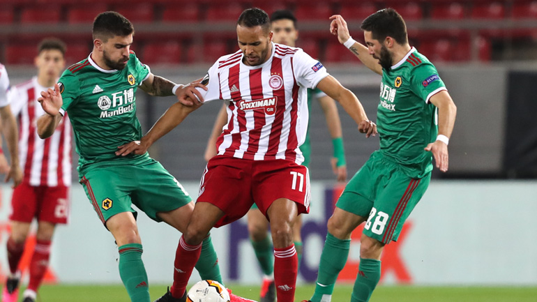 Άτυχος ο Ολυμπιακός, προηγήθηκε με δέκα παίκτες και έφυγε με την ισοπαλία 1-1 κόντρα στη Γουλβς