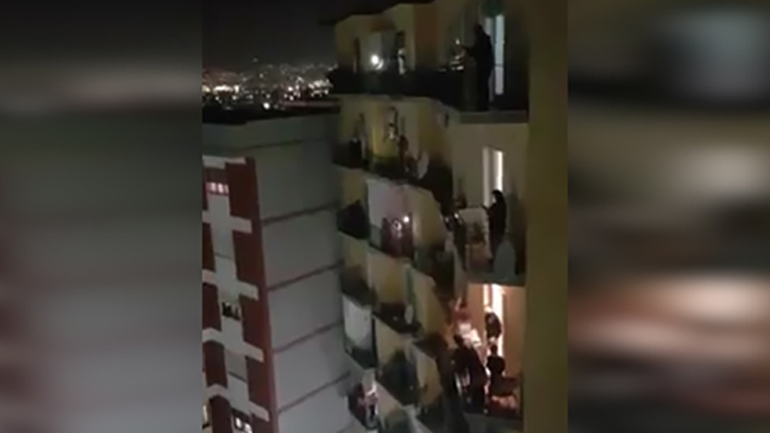 Η Νάπολη δεν το βάζει κάτω