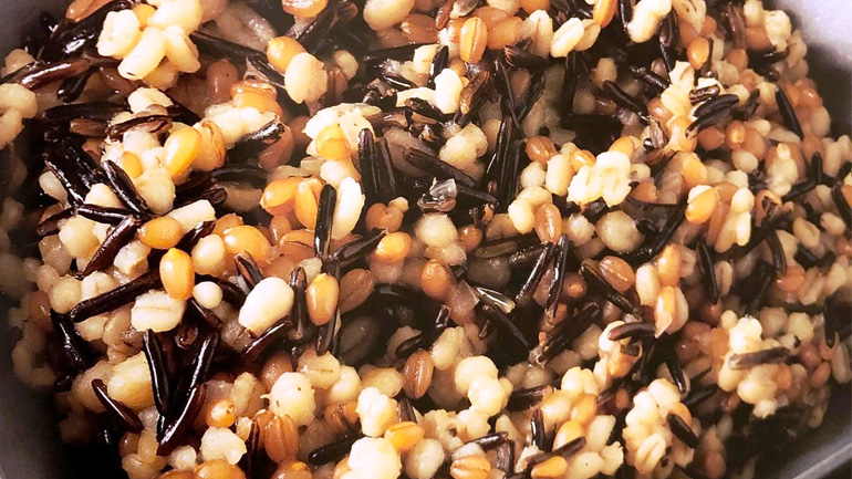 Πιλάφι με δημητριακά και άγριο ρύζι