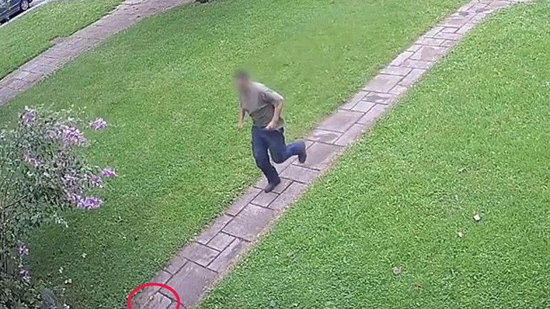 Έσπασε το πόδι του για να πάρει αποζημίωση