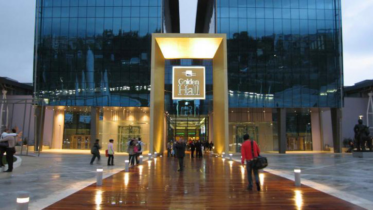 Εκκενώνεται το Golden Hall λόγω ύποπτου κρούσματος