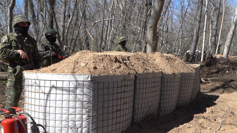 Βίντεο: Πώς οι Ακρίτες του Έβρου οχυρώνονται στο δάσος των Καστανιών Βίντεο: Πώς οι Ακρίτες του Έβρου οχυρώνονται στο δάσος των Καστανιών