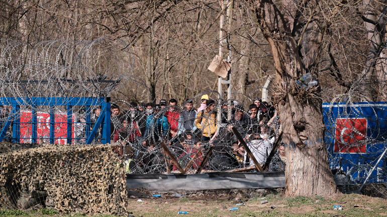 Τούρκος εξόριστος: Γι αυτό ο Ερντογάν στέλνει τους μετανάστες στον Έβρο