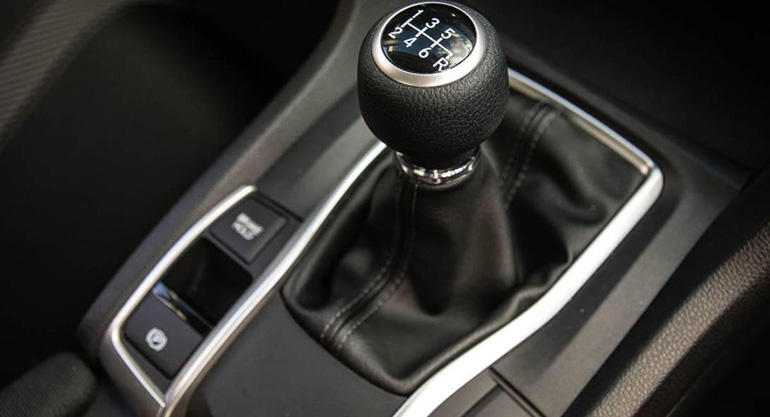 Το κιβώτιο ταχυτήτων είναι από τα πιο βρόμικα σημεία σε ένα αυτοκίνητο