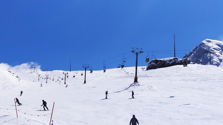 Αδιαφορούν για τη δημόσια υγεία στο χιονοδρομικό κέντρο του Παρνασσού