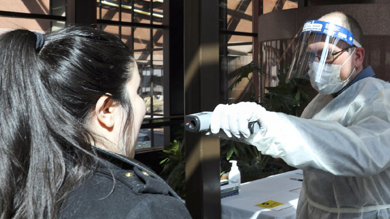 Covid-19: Η Ιρλανδία συστήνει στους πολίτες της να αποφεύγουν τα ταξίδια σε χώρες μέλη της Ε.Ε.