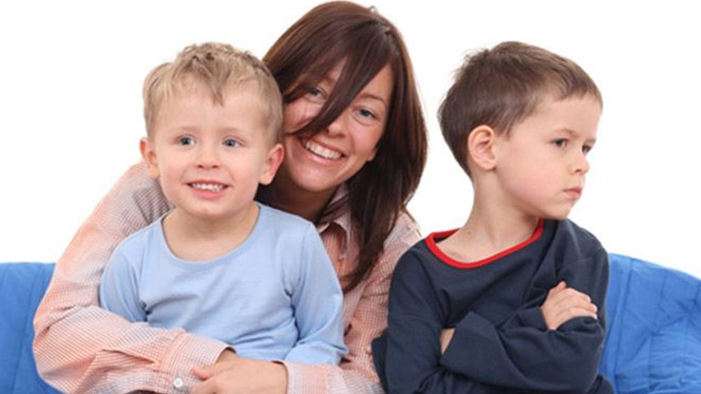 Πώς θα αντιμετωπίσετε ένα παιδί που ζηλεύει;