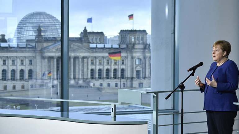 Μέρκελ: Θα κάνουμε ό,τι είναι απαραίτητο για να σταθεροποιήσουμε την οικονομία