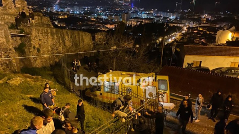 Τραυματίστηκε νεαρή που έπεσε από τα τείχη της Θεσσαλονίκης