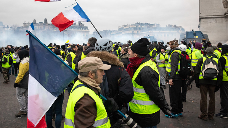 Παρίσι: Αψηφώντας τις απαγορεύσεις διαδήλωσαν εκατοντάδες “Κίτρινα Γιλέκα”