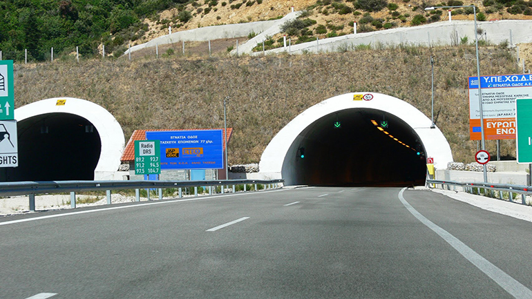 Καραμπόλα στην Εγνατία Οδό – Έκλεισαν και τα δύο ρεύματα λόγω καπνού