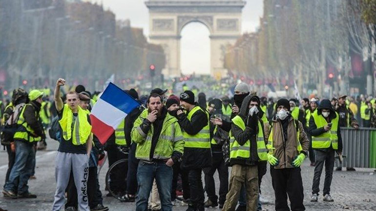 Γαλλία: Δεν καταλαβαίνουν από κορωνοϊό τα Κίτρινα Γιλέκα