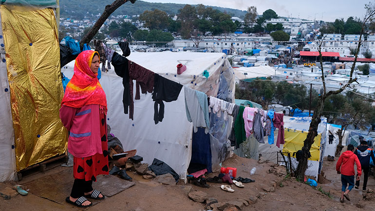 Ν. Μηταράκης: Από σήμερα οι μεταφορές σε κλειστές δομές στη Μαλακάσα και τις Σέρρες