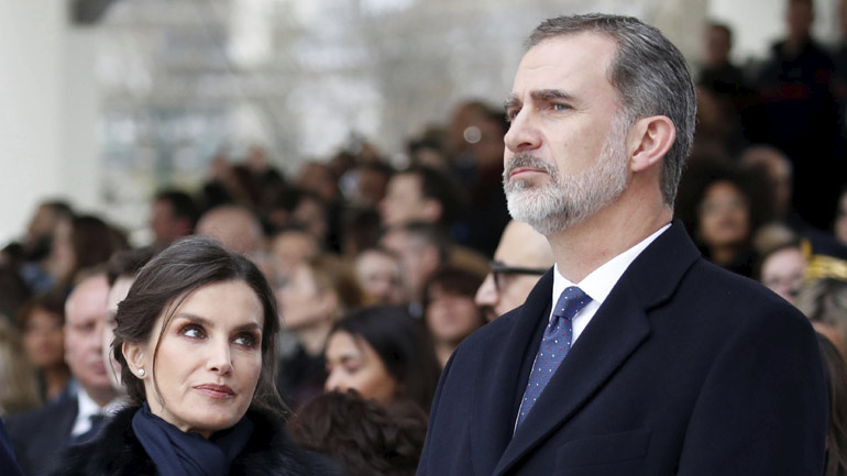 Ισπανία: Ο βασιλιάς Φελίπε αποποιήθηκε την κληρονομιά του Χουάν Κάρλος και του αφαίρεσε την ετήσια επιχορήγηση