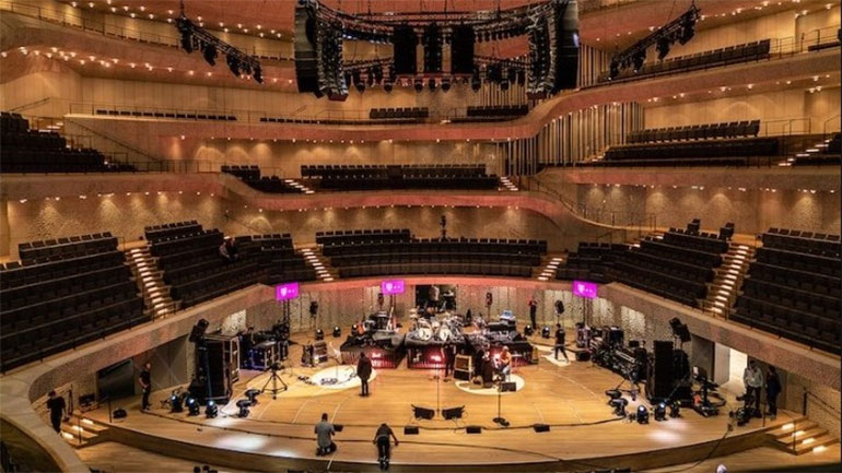 Ο James Blunt στο Elbphilharmonie χωρίς κοινό