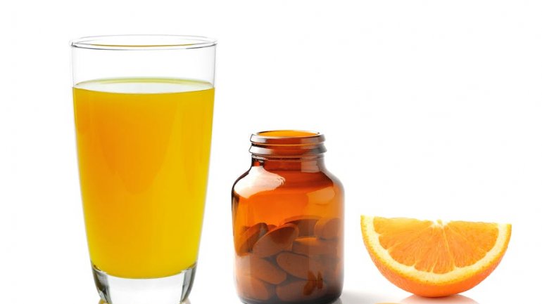 Μπορεί η βιταμίνη C να βοηθήσει στην καταπολέμηση του κορωνοϊού;