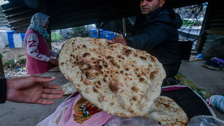 Θεσσαλονίκη: Ψωμί και κρέας στην πόρτα του καταναλωτή προς αποφυγή συνωστισμού
