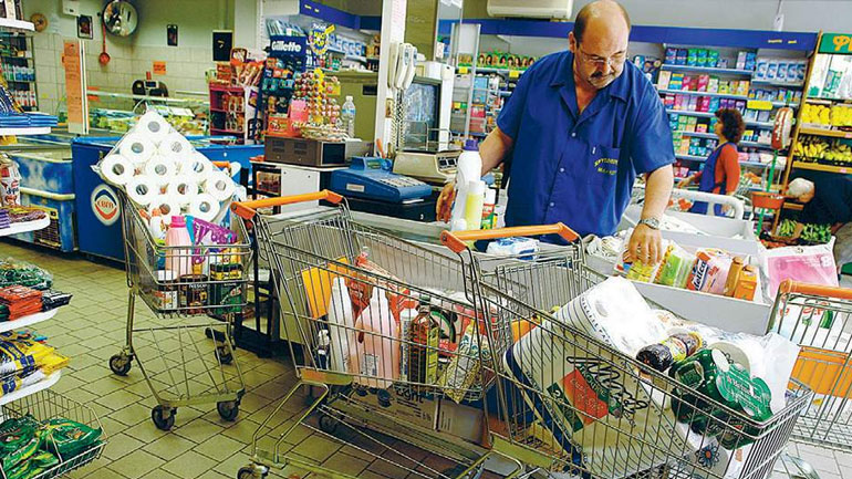 Πλαφόν στα αντισηπτικά: Τρία ανά καρότσι