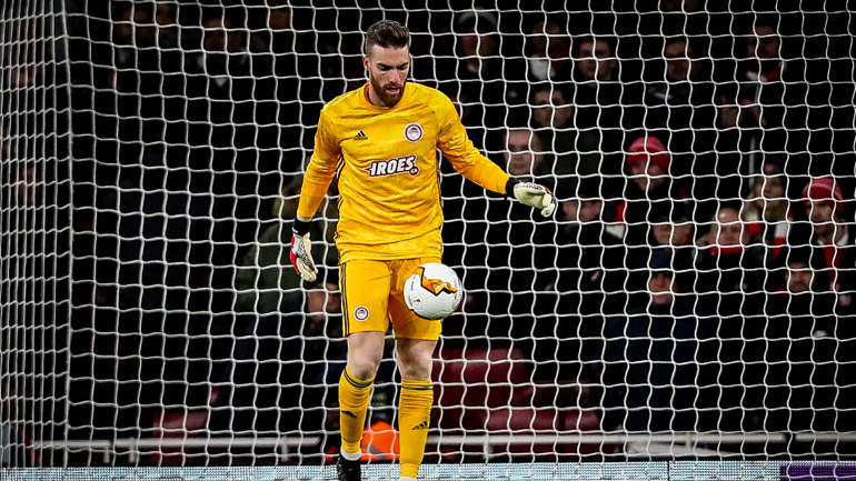 Ολυμπιακός:  Ο Ζοσέ Σα και η σύζυγός του βγήκαν στο μπαλκόνι και τραγούδησαν για τον κορωνοϊό