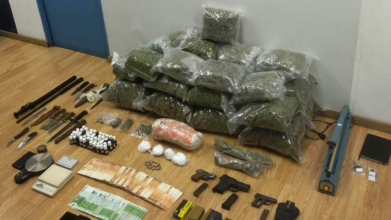 Για κατοχή και διακίνηση ναρκωτικών συνελήφθησαν δύο άτομα στη Δυτική Αττική