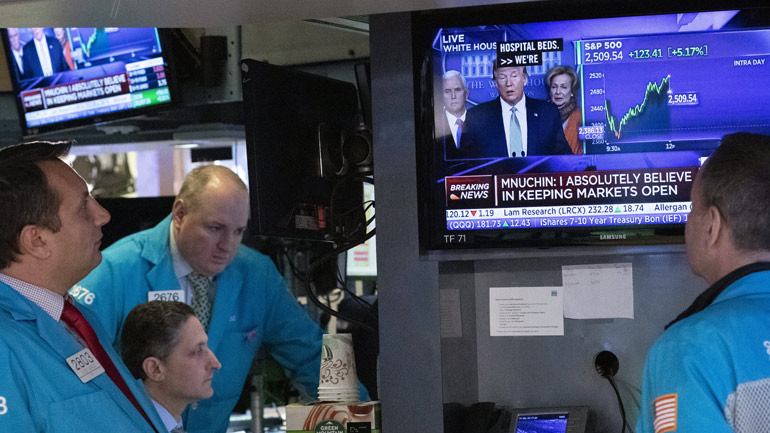 Wall Street: Ισχυρή άνοδος μετά τα μέτρα Λευκού Οίκου και Fed