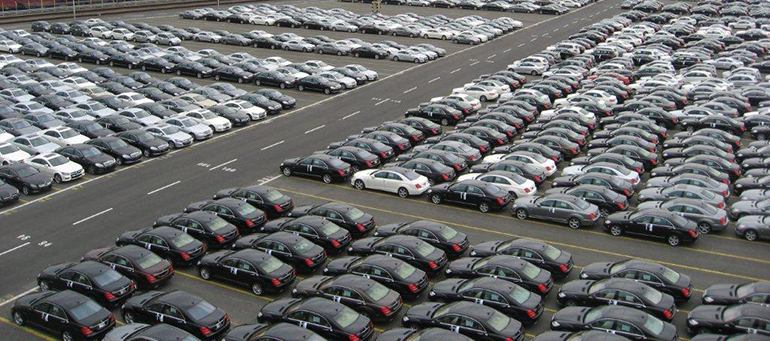 Τα αυτοκίνητα παραμένουν σε χώρους logistics μέχρι να αλλάξουν τα δεδομένα...