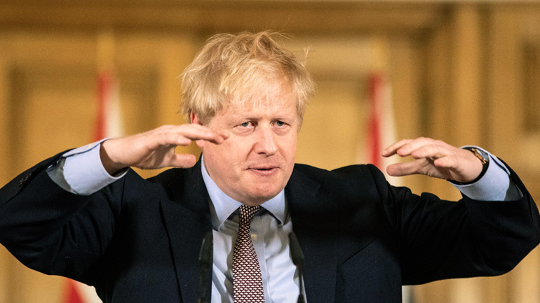 Πρόβλεψη για περισσότερους από 500.000 θανάτους στο Ηνωμένο Βασίλειο υποχρέωσε την κυβέρνηση Τζόνσον να αλλάξει στρατηγική