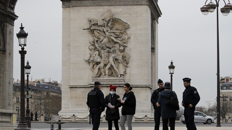 Γαλλικοί κολοσσοί διακόπτουν την παραγωγή τους – Σε «άδεια» ή τεχνική ανεργία οι εργαζόμενοι