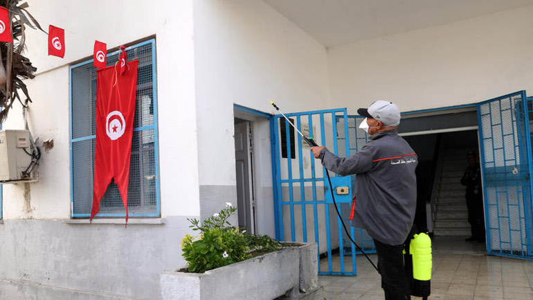 Κλείνει τα σύνορα και η Τυνησία