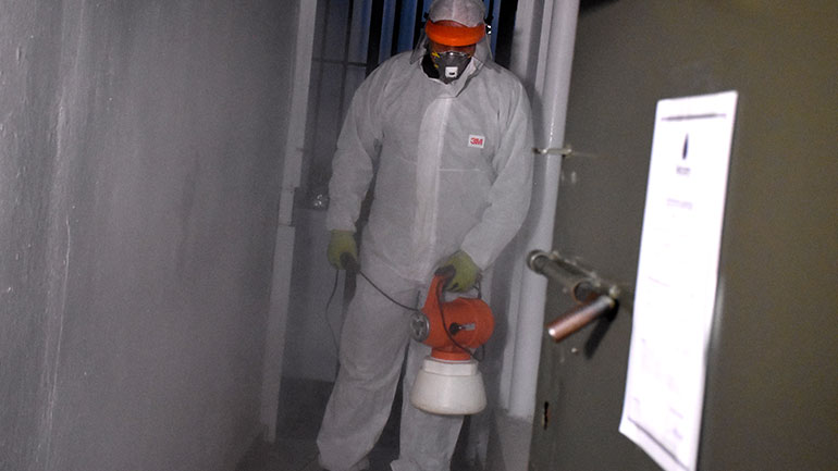 Απολυμάνσεις σε υπουργεία και άλλα δημόσια κτήρια από συνεργεία της Περιφέρειας Αττικής