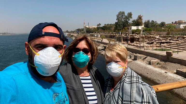 Αίγυπτος-Covid-19: Οι Αρχές ανακάλεσαν τη διαπίστευση της ανταποκρίτριας της Guardian