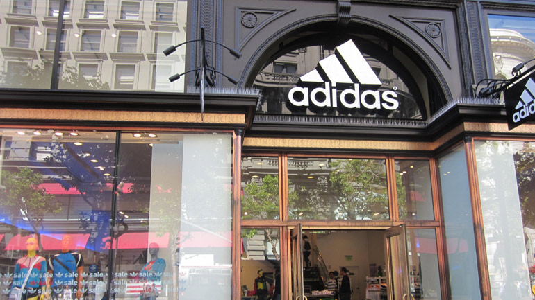 Covid-19: H Adidas κλείνει όλα τα καταστήματά της σε Ευρώπη, Βόρεια Αμερική και Καναδά