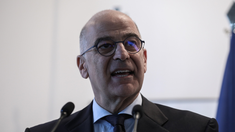 Τηλεφωνική επικοινωνία Δένδια με τον Βρετανό ομόλογό του