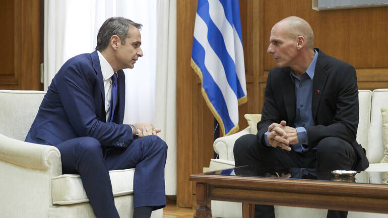 Τηλεδιάσκεψη πρωθυπουργού με τον Γιάνη Βαρουφάκη