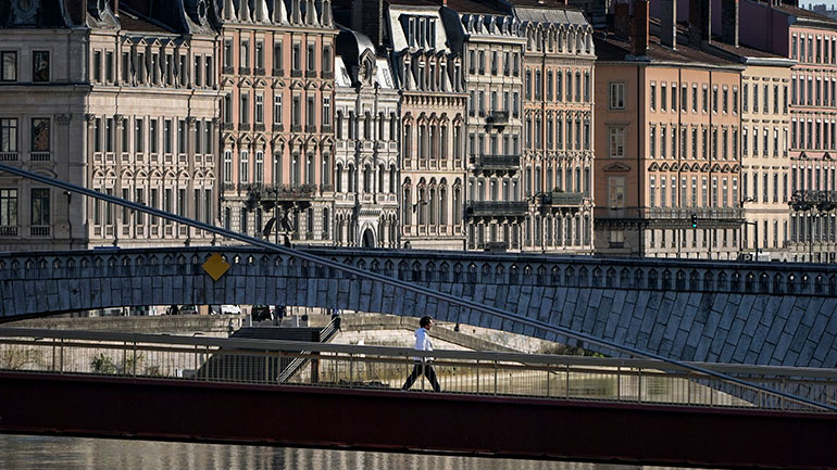 Κορωνοϊός: Κλείνουν τα πεντάστερα ξενοδοχεία στις Κάννες – Δηλώνουν έτοιμα να φιλοξενήσουν γιατρούς και νοσηλευτές