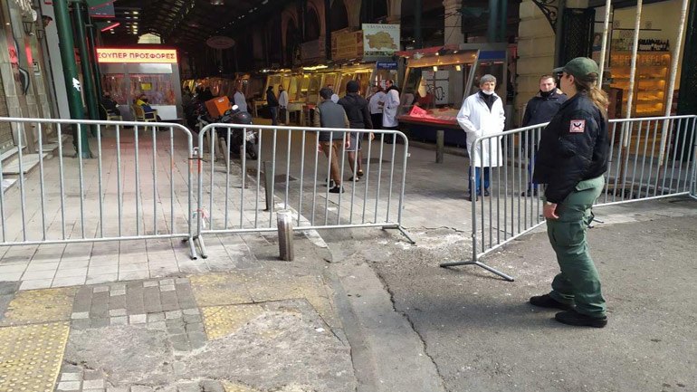 Ενισχύονται από τον Δήμο Αθηναίων τα μέτρα για τον κορωνοϊό στην Βαρβάκειο αγορά