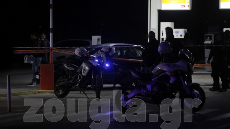 Αστυνομικός πυροβόλησε και σκότωσε την γυναίκα του και μία φίλη της σε πάρκινγκ σούπερ μάρκετ