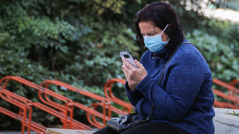 Ράβουν χειρουργικές μάσκες σε δομή του Κέντρου Κοινωνικής Πρόνοιας Κεντρικής Μακεδονίας