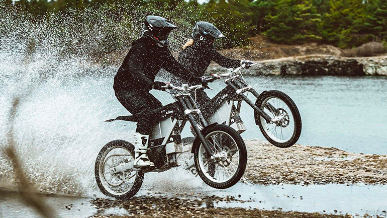 Cake Kalk INK: Ηλεκτρικό παιχνίδι στο χώμα