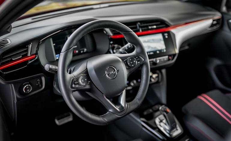 Σύγχρονο, πρακτικό, εργονομικό και ποιοτικό το σαλόνι του γερμανικού supermini