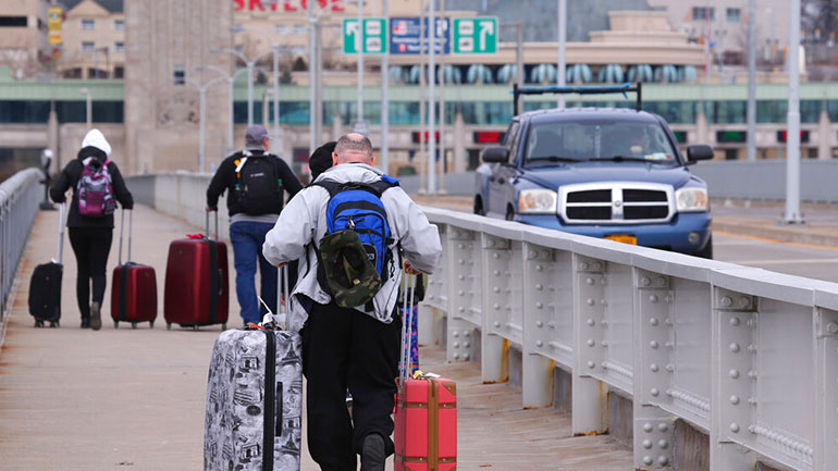 Ηνωμένα Αραβικά Εμιράτα: Αναστολή εισόδου των κατόχων νόμιμης βίζας παραμονής για δύο εβδομάδες